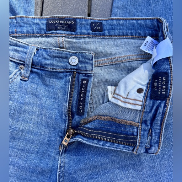 Lucky Brand Jeans Siena Boyfriend Mid Rise Jeans SZ 6/28 Azure Bay Wash - Picture 9 of 16